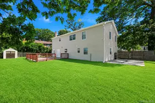 43 Harrison Dr, Shirley, NY 11967 - Photo 4