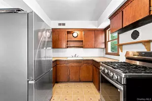 6 Hillside Ave, Suffern, NY 10901 - Photo 8