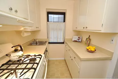 209 Garth Road #2M, Scarsdale, NY 10583 - Photo 14