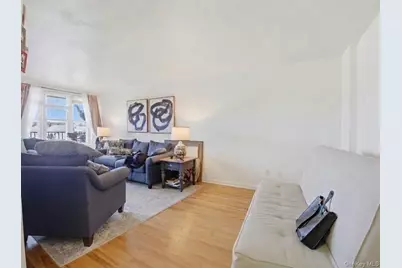 60 Hempstead Avenue #2H, Lynbrook, NY 11563 - Photo 2