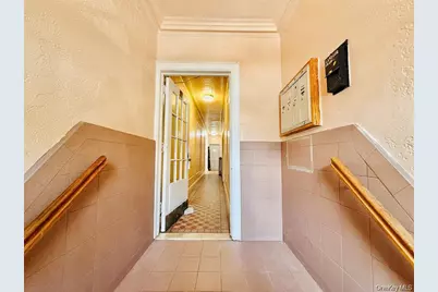 1823 Radcliff Avenue, Bronx, NY 10462 - Photo 20
