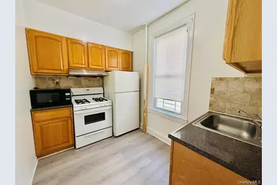 1823 Radcliff Avenue, Bronx, NY 10462 - Photo 2