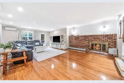136 Vanderbilt Boulevard, Oakdale, NY 11769 - Photo 20