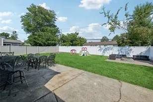 12 Lillian Ln, Plainview, NY 11803 - Photo 34