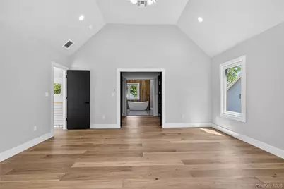 364 Old Farmingdale Road, West Babylon, NY 11704 - Photo 32