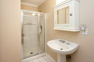 1039 Savoy Dr, Melville, NY 11747 - Photo 14
