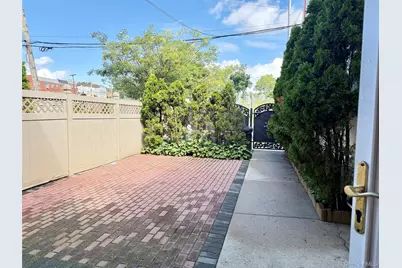 6542 Metropolitan Avenue, Middle Village, NY 11379 - Photo 16
