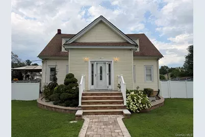 611 Park Avenue, Uniondale, NY 11553 - Photo 2