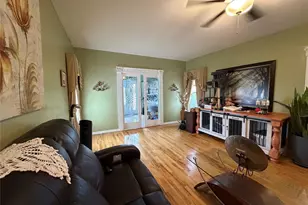 611 Park Ave, Uniondale, NY 11553 - Photo 10