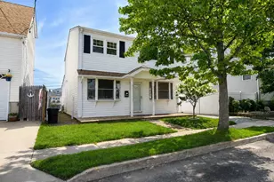 644 S 8th St, West Babylon, NY 11757 - Photo 2