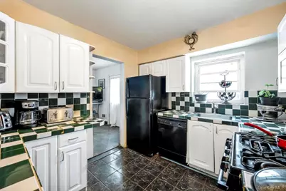 13 Crystal St, Elmont, NY 11003 - Photo 10