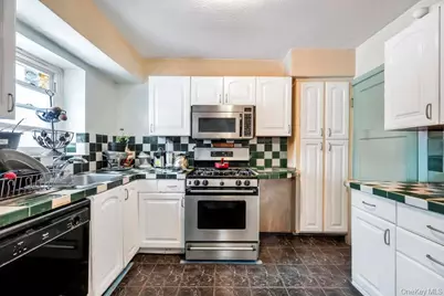 13 Crystal St, Elmont, NY 11003 - Photo 8