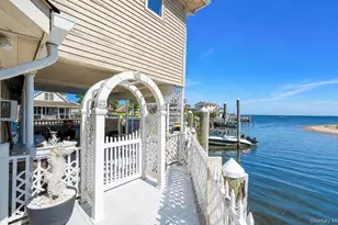 959 S 5th St, Lindenhurst, NY 11757 - Photo 4