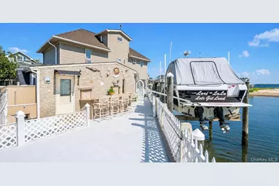959 S 5th Street, Lindenhurst, NY 11757 - Photo 2