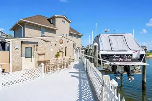 959 S 5th St, Lindenhurst, NY 11757 - Photo 2