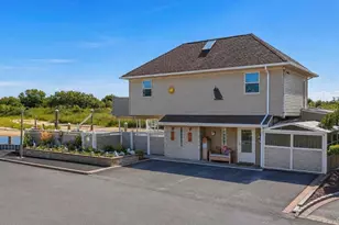 959 S 5th St, Lindenhurst, NY 11757 - Photo 16