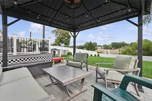 67 Deer Lake Dr, North Babylon, NY 11703 - Photo 38