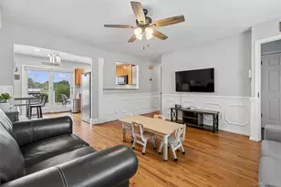 67 Deer Lake Dr, North Babylon, NY 11703 - Photo 4