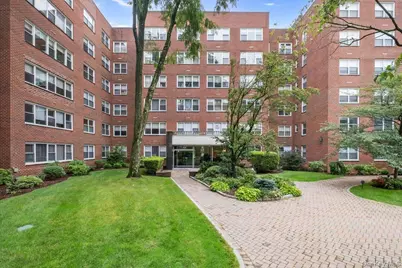 250 Garth Road #2E3, Scarsdale, NY 10583 - Photo 2