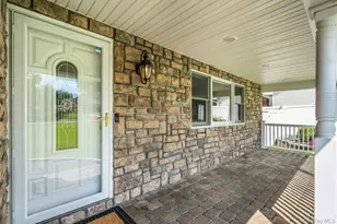 19 Opal Ct, Hauppauge, NY 11788 - Photo 4