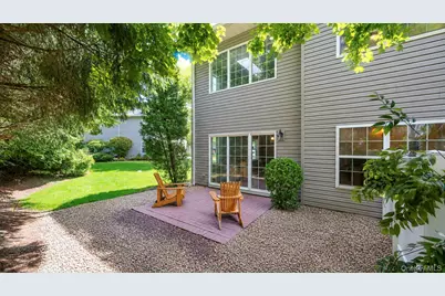 327 Medea Way, Central Islip, NY 11722 - Photo 38