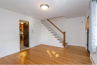 11 Potters Court, Great Neck, NY 11024 - Photo 4
