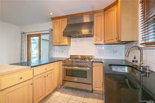 11 Potters Ct, Great Neck, NY 11024 - Photo 6