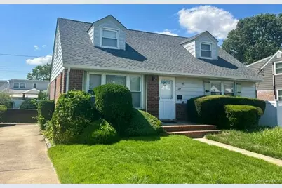 586 Martin Road, Franklin Square, NY 11010 - Photo 2
