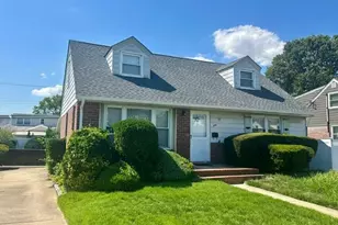 586 Martin Rd, Franklin Square, NY 11010 - Photo 2