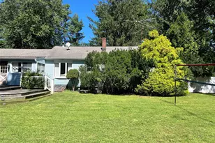 1029 Wading River Manor Rd, Manorville, NY 11949 - Photo 10
