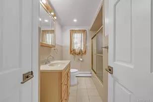 30 Andover Ln, Hicksville, NY 11801 - Photo 14