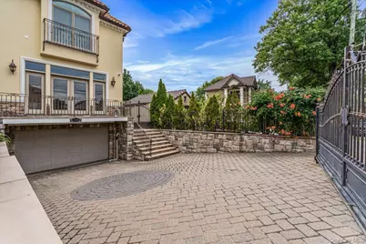 318 147th Place, Whitestone, NY 11357 - Photo 4