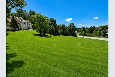 8 Brian Court, Salisbury Mills, NY 12577 - Photo 2