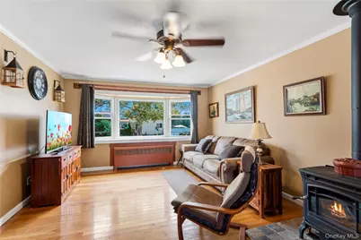 582 Benton Road, East Meadow, NY 11554 - Photo 6