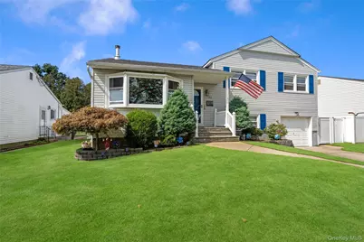 582 Benton Road, East Meadow, NY 11554 - Photo 2