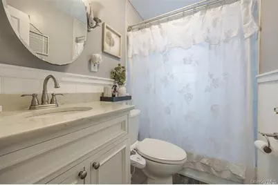 18 Yale Place, Lynbrook, NY 11563 - Photo 8