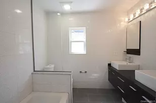 25714 Pembroke Ave, Great Neck, NY 11020 - Photo 18