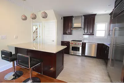 257-14 Pembroke Avenue, Great Neck, NY 11020 - Photo 8