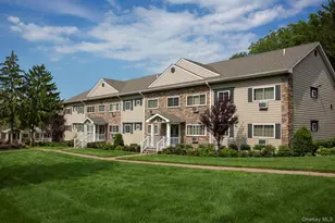 554 New Hwy, Hauppauge, NY 11788 - Photo 2