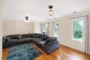 194 Artist Lake Dr, Middle Island, NY 11953 - Photo 12