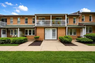 194 Artist Lake Dr, Middle Island, NY 11953 - Photo 2