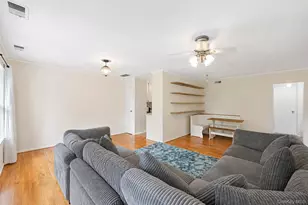 194 Artist Lake Dr, Middle Island, NY 11953 - Photo 10