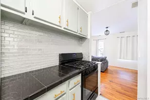 194 Artist Lake Dr, Middle Island, NY 11953 - Photo 14