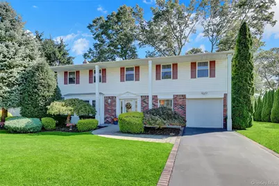 14 Milhouse Lane, Lake Grove, NY 11755 - Photo 4
