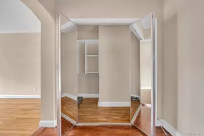 2 Townhouse Place #3N, Great Neck, NY 11021 - Photo 6
