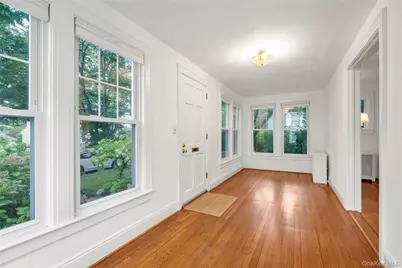 138 Hillcrest Avenue, Manhasset, NY 11030 - Photo 2
