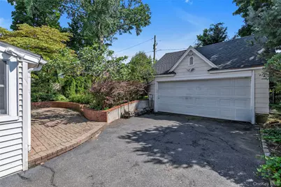 138 Hillcrest Avenue, Manhasset, NY 11030 - Photo 20