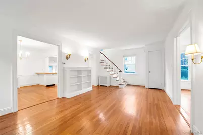 138 Hillcrest Avenue, Manhasset, NY 11030 - Photo 4