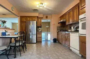 64 Todd Ct, Huntington Station, NY 11746 - Photo 2