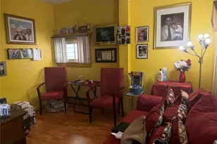 18 Van Riper St, New York, NY 10302 - Photo 2